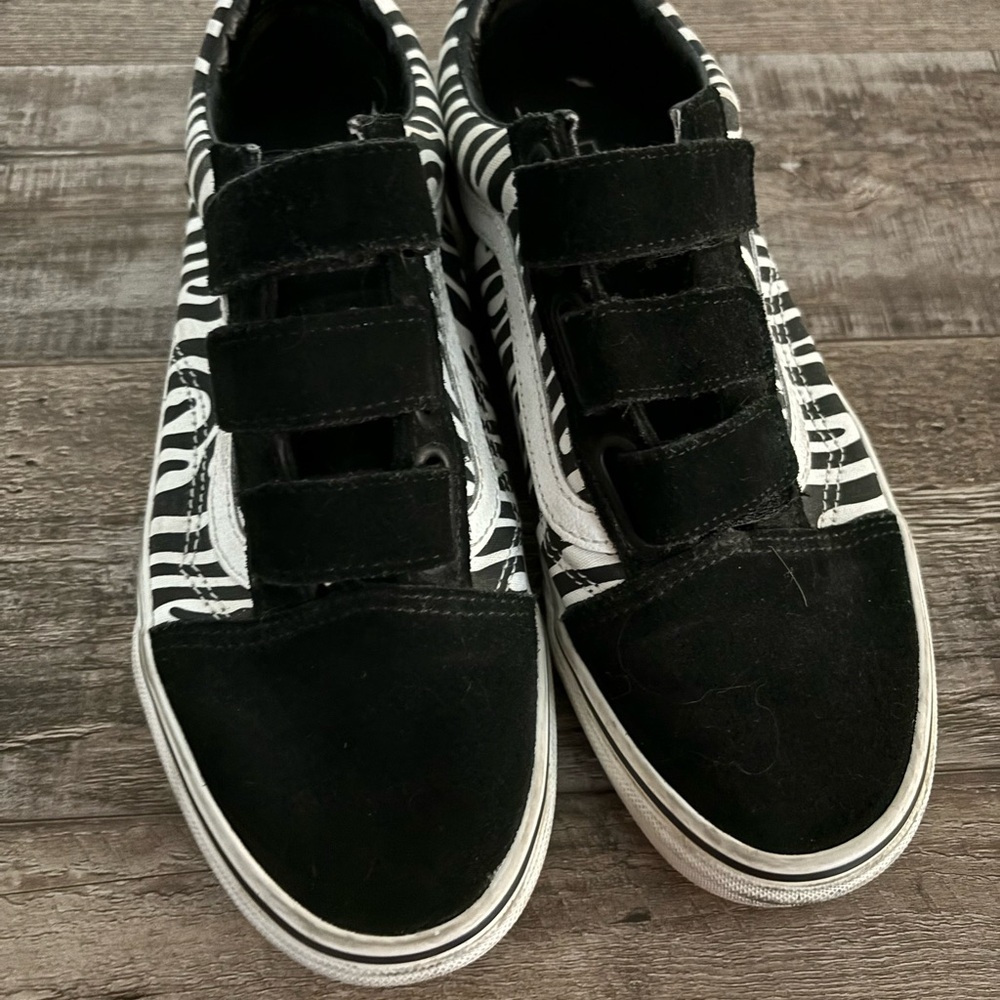 Women’s triple velcro zebra VANS